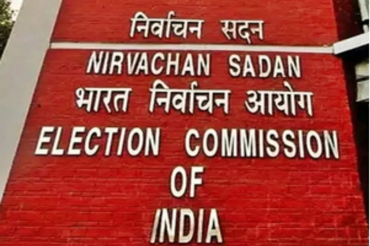 राघव चड्ढा के वोटर लिस्ट में नाम जुड़ने पर घमासान, AAP के आरोपों के बाद निर्वाचन आयोग ने तोड़ी चुप्पी