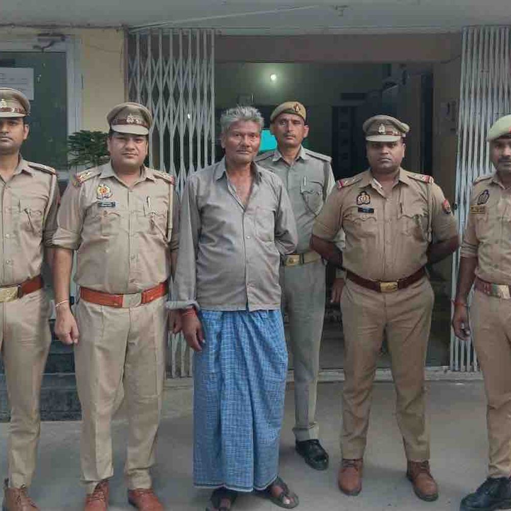 पहचान बदलकर 26 साल से फरार था आरोपी:बिठूर में पकड़ा गया, कॉपीराइट-धोखाधड़ी और जालसाजी का केस