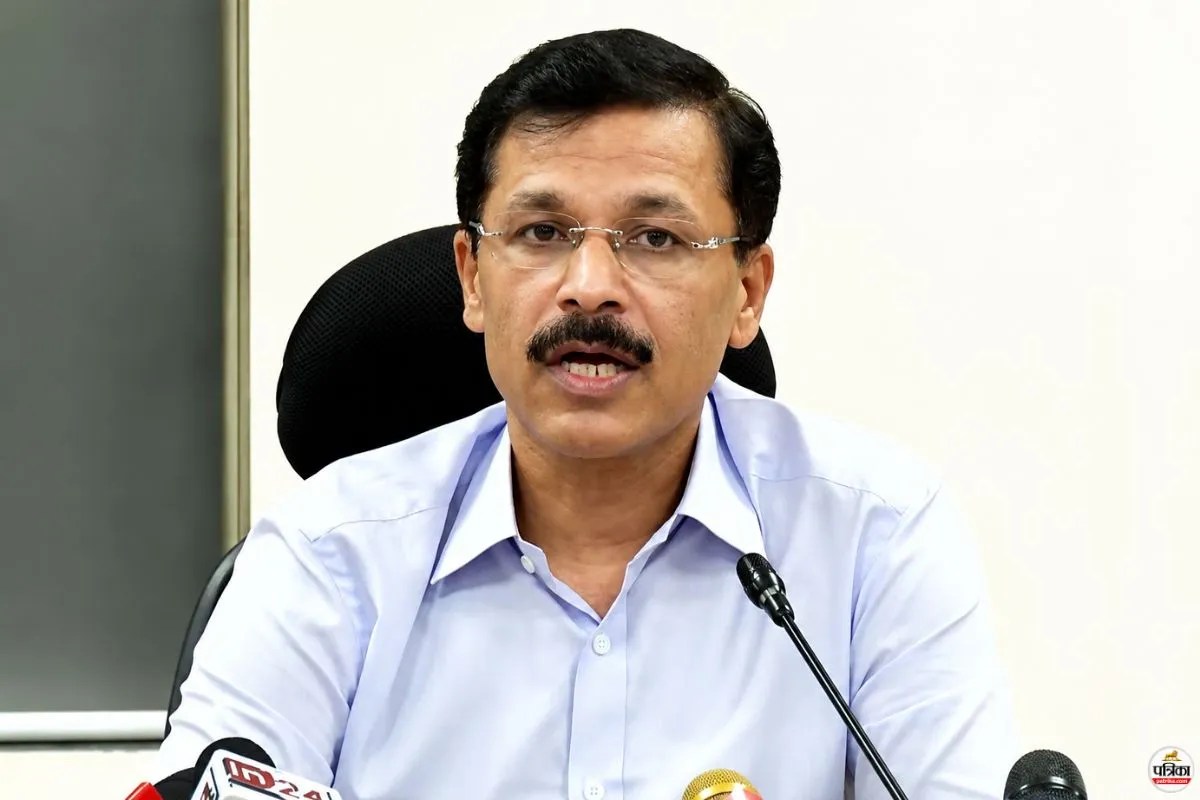 IAS तुकाराम मुंढे का दनादन एक्शन: 880 दवा कंपनियों और दुकानों पर छापा, 11 करोड़ का स्टॉक जब्त, 203 लाइसेंस रद्द