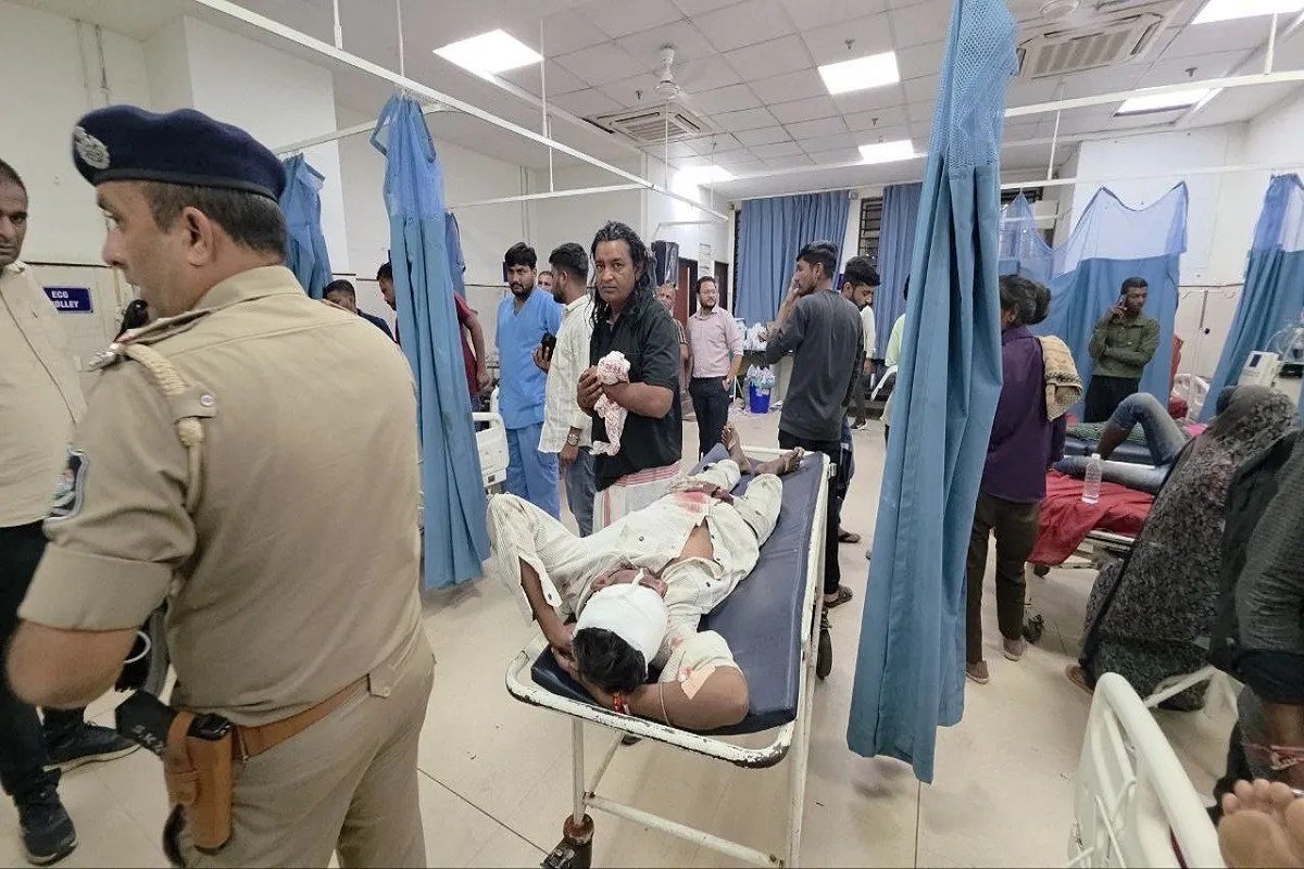 Gujarat: हिम्मतनगर के पास बेकाबू कार ने पदयात्रियों को मारी टक्कर, एक की मौत, 11 जख्मी