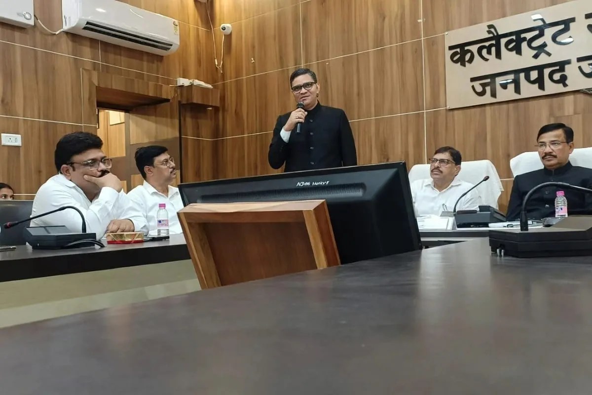 जालौन में शासन से कारण बताओ नोटिस: IAS रिंकू सिंह राही ने लिखा- नहीं मालूम था DM साहब के दिमाग में इतनी बड़ी योजना