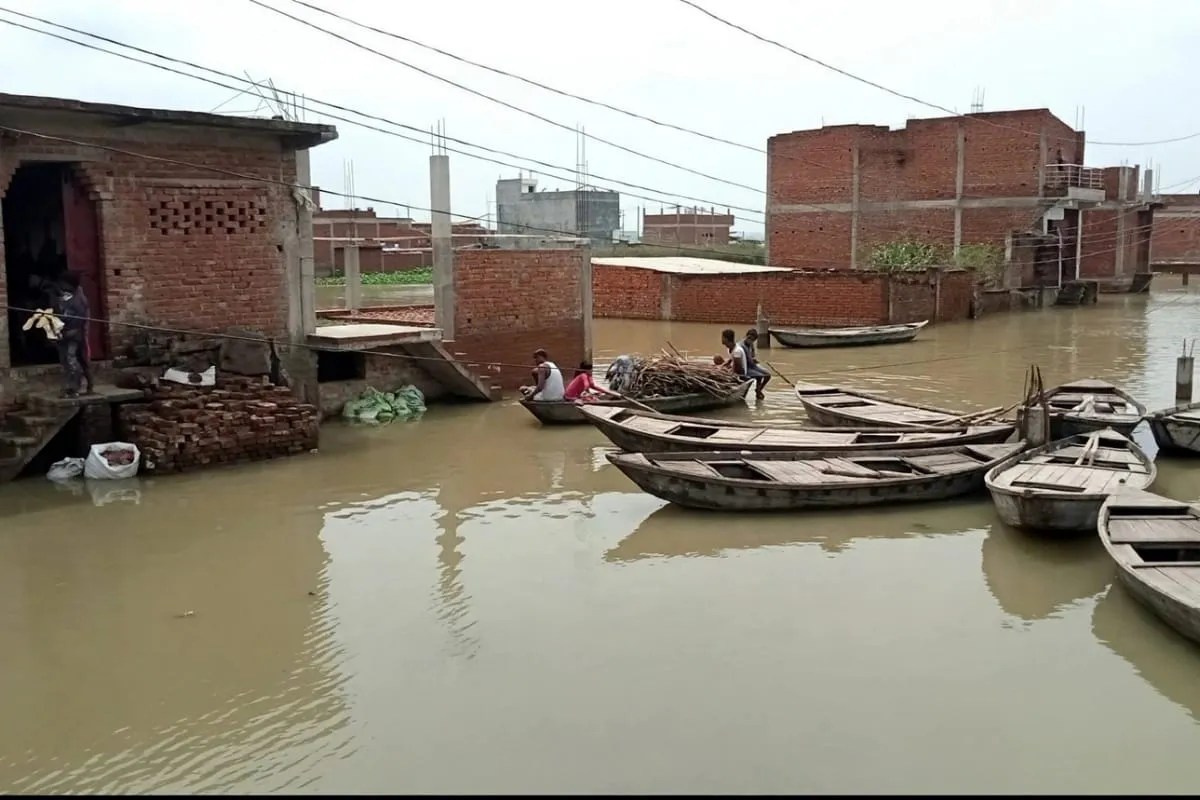 उन्नाव में 24 घंटे में 14 सेमी बढ़ी गंगा, चेतावनी बिंदु को पार कर बह रही, रातें दहशत में बीत रही