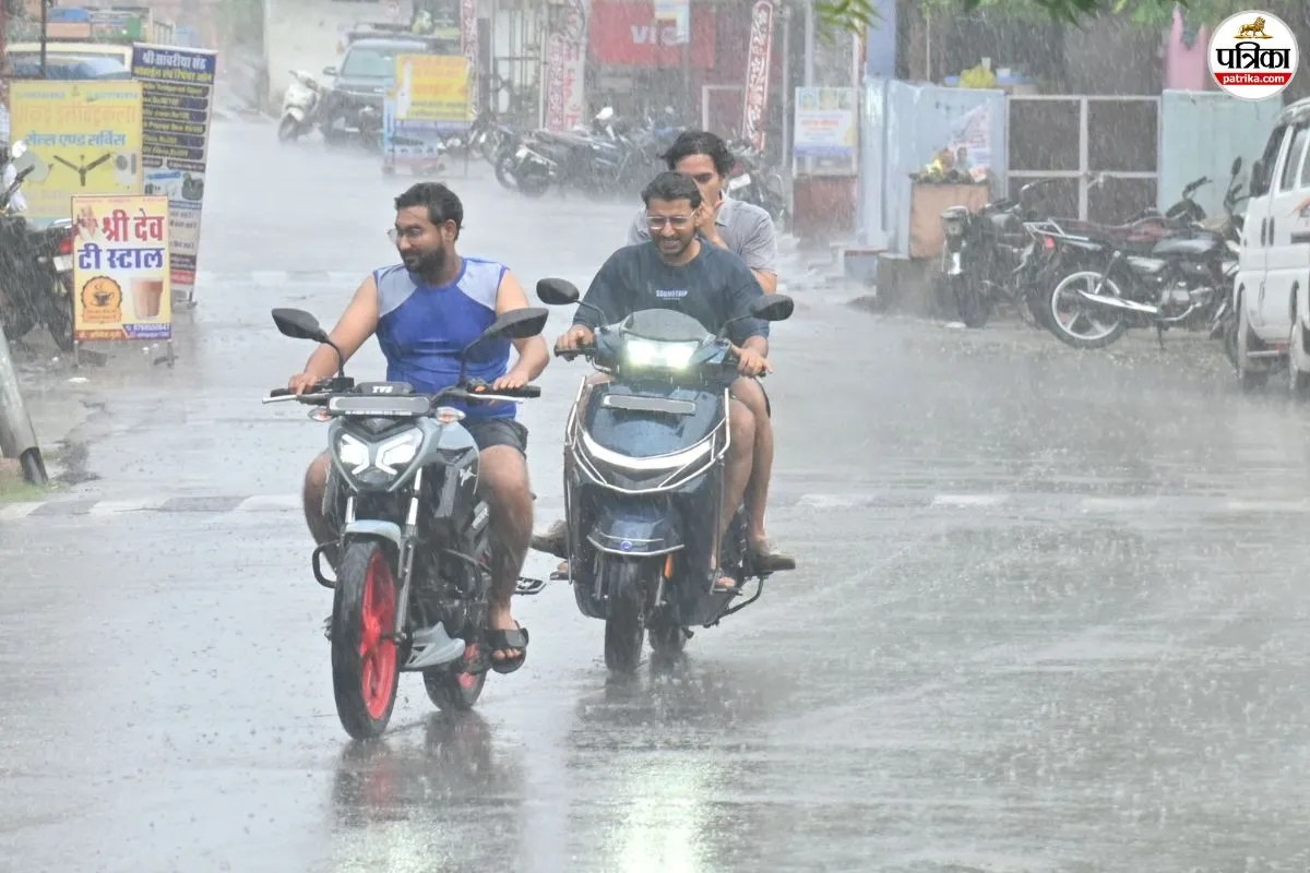 कोटा में तेज बारिश के बीच मकान पर गिरी आकाशीय बिजली, छत में हुआ छेद, विद्युत उपकरण जले