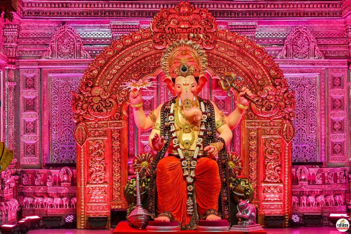 ‘गणपति बप्पा मोरया’ के जयघोष से गूंज उठी मुंबई, लालबागचा राजा के दर्शन के लिए उमड़ा जनसैलाब; 16800 पुलिसकर्मी तैनात