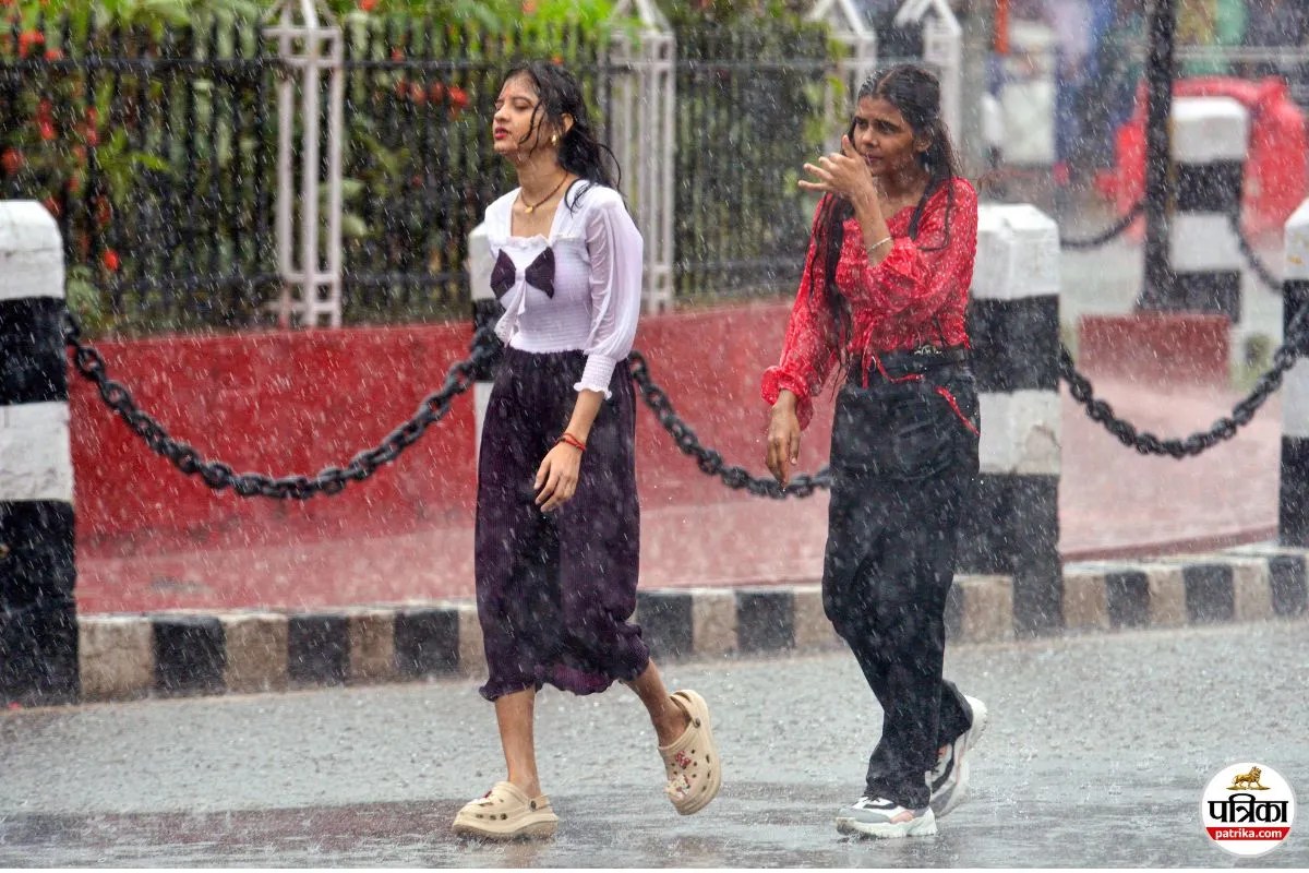 Weather Update: सूखाग्रस्त घोषित होने के बाद महाराष्ट्र के कई जिलों में अलर्ट, IMD ने कहा- गरज-चमक के साथ बारिश की संभावना
