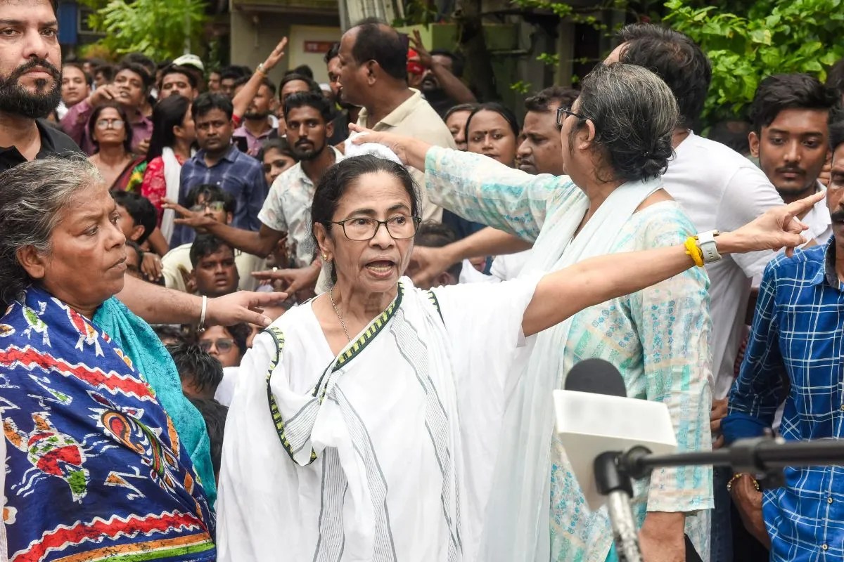 Mamata Banerjee: ‘आज हमारे लोकतांत्रिक इतिहास का एक काला दिन है’, पार्टी नाम और चुनाव चिन्ह बदलने पर ममता बनर्जी ने उठाये सवाल