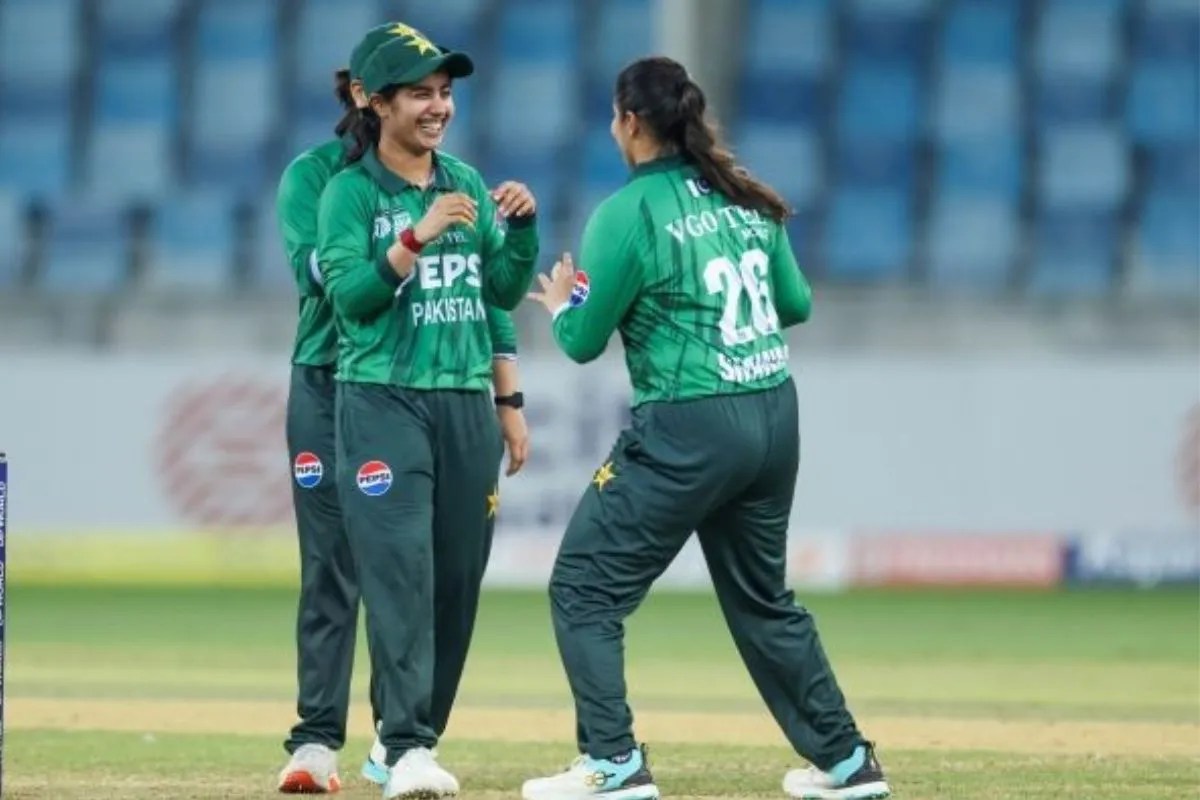 Nashra Sandhu Best Bowling: विराट कोहली के ब्रांड के जूते पहनकर उतरीं नशरा संधू, 7 रन देकर झटके 6 विकेट