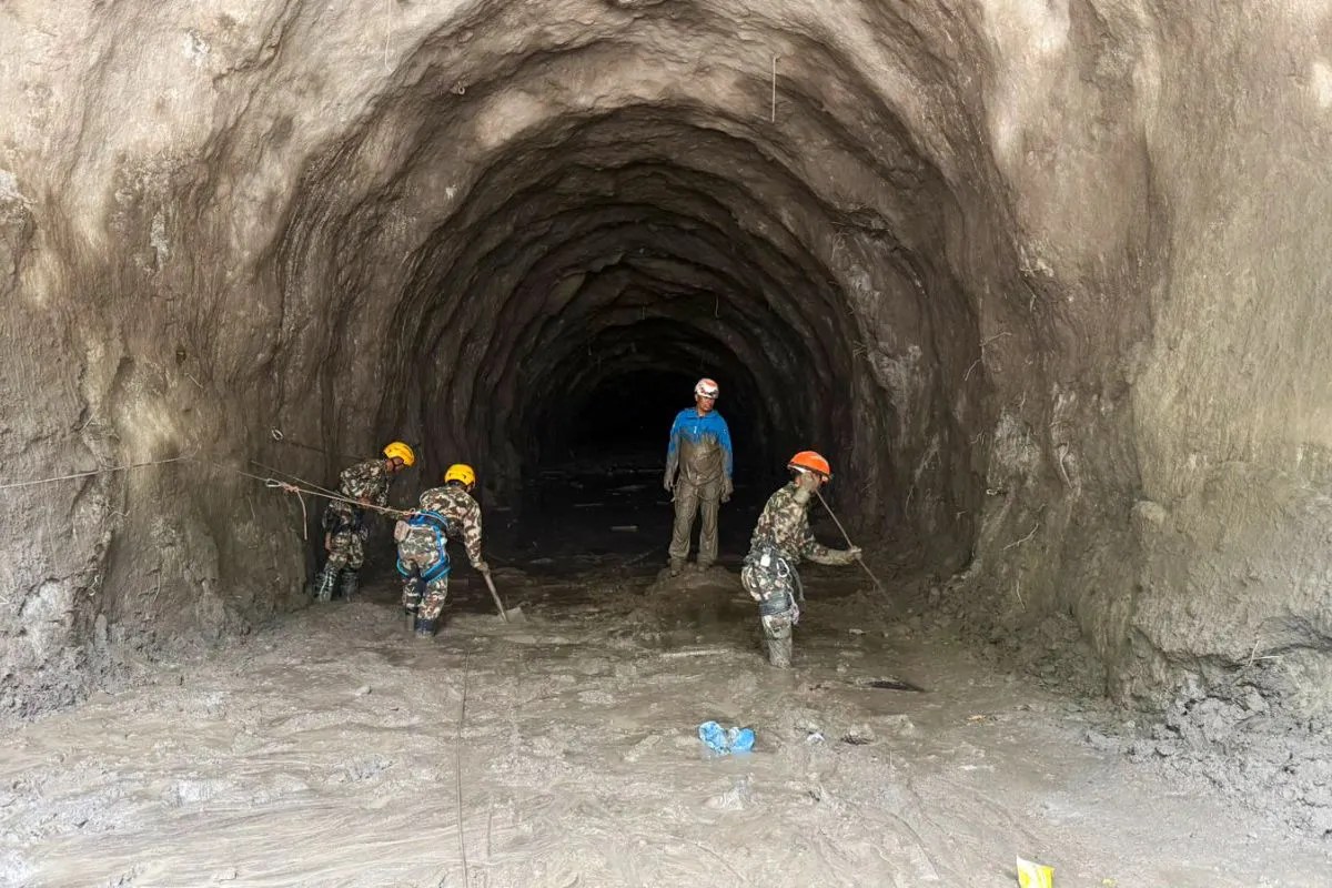 Nepal Flood : 500 इंजीनियरों का व्हाट्सएप ग्रुप बना डिजिटल लाइफलाइन, नेपाल की सुरंगों में फंसे लोगों की तलाश में ऐसे मिल रही मदद