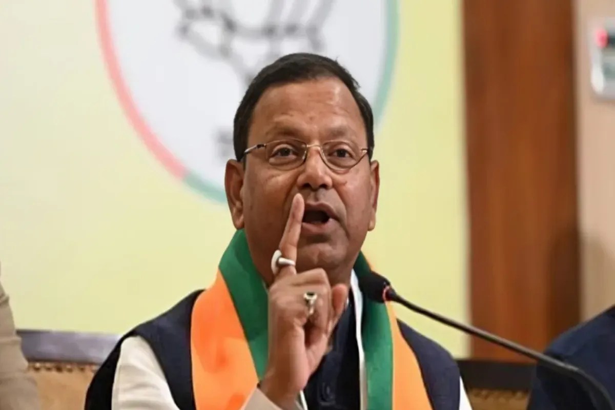 UP Politics: सेना, कोर्ट से लेकर चुनाव आयोग तक, सबका अपमान करना इंडी गठबंधन की फितरत, पंकज चौधरी का करारा जवाब