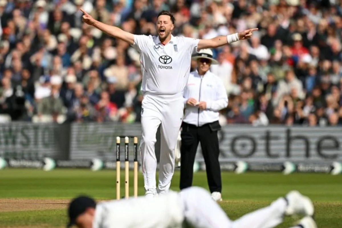 ENG vs PAK 3rd Test: बर्मिंघम टेस्ट के पहले दिन ही हार के कगार पर पहुंचा पाकिस्तान, 7 बदलाव से भी नहीं बदले हालात
