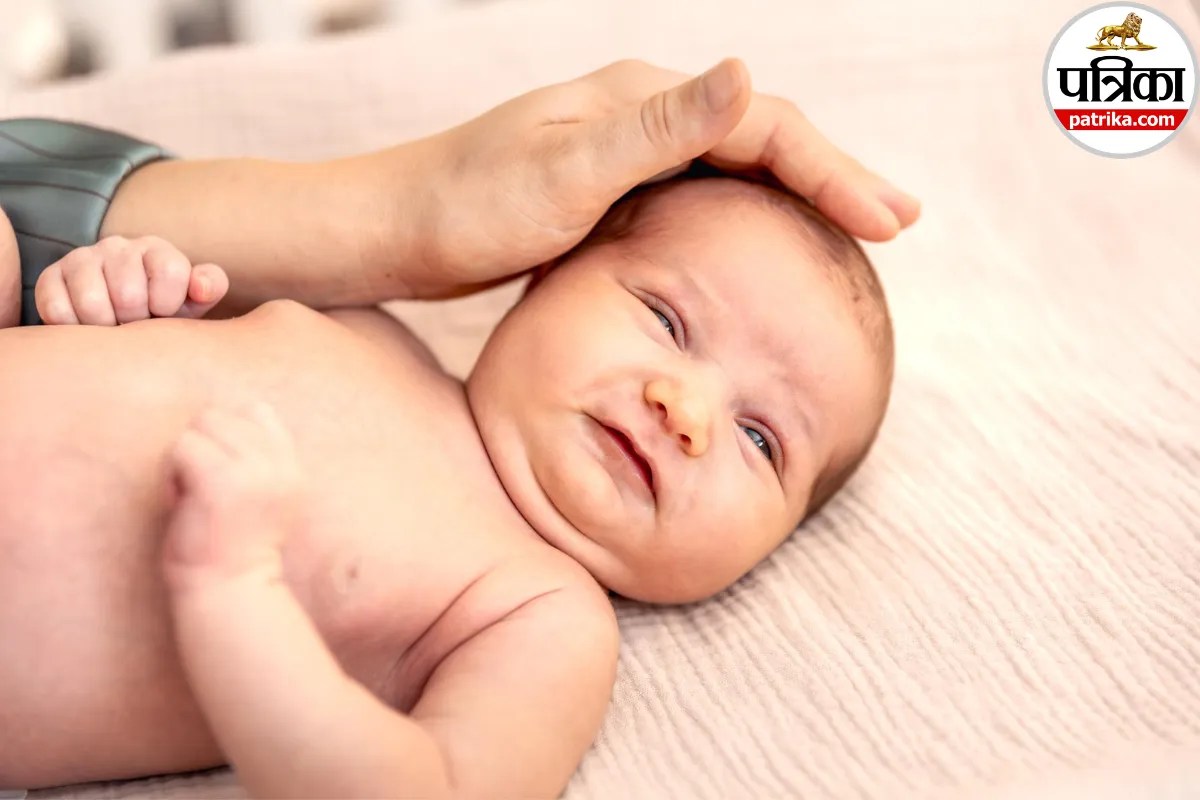 Plagiocephaly: बच्चे के सिर का पिछला हिस्सा चपटा क्यों हो जाता है? क्लीवलैंड क्लिनिक से जानें प्लेगियोसेफली के कारण