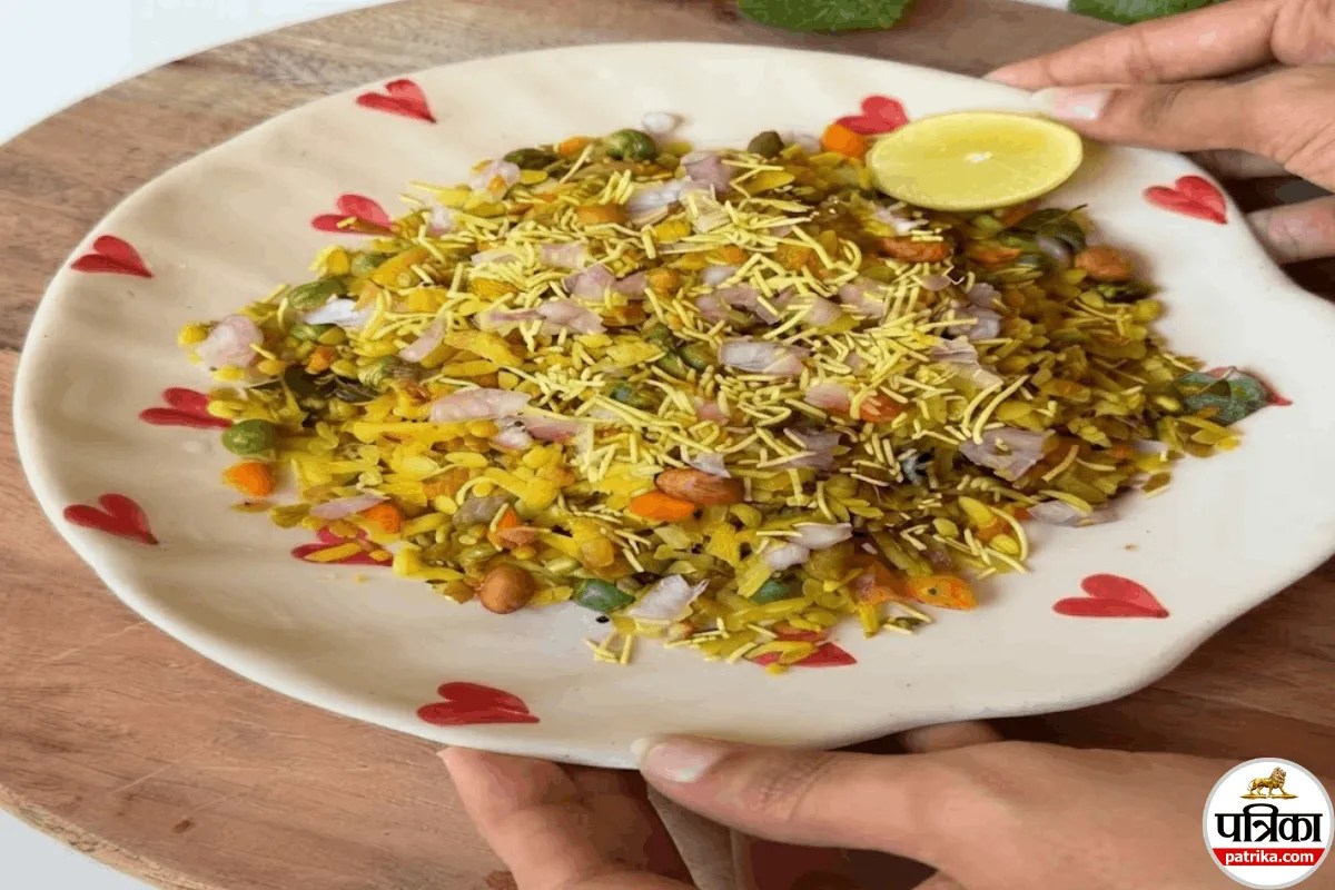 सुबह सुबह टिफिन के लिए क्या बनाएं, नहीं आता समझ? तो ट्राई करें प्रोटीन रिच पोहा 
