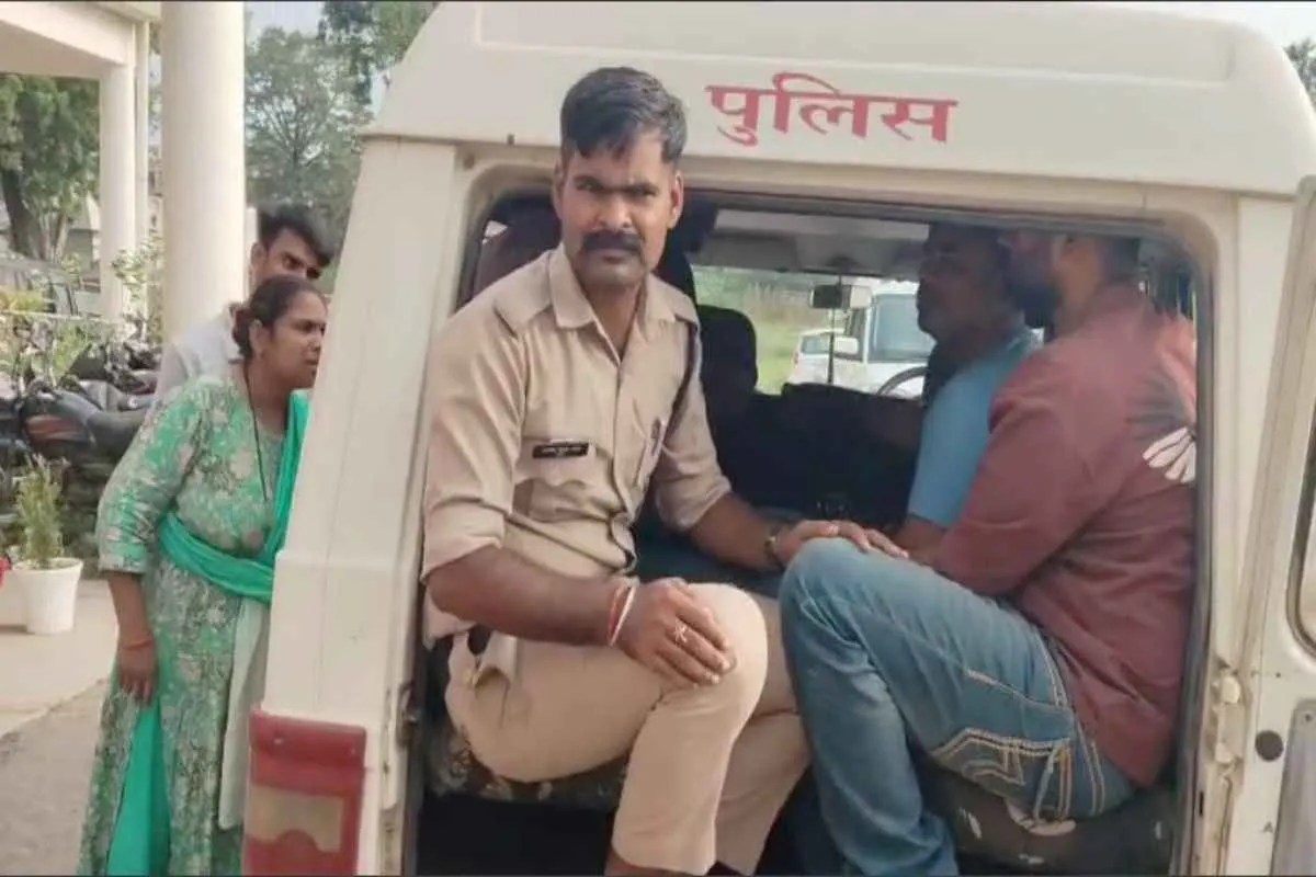 रीवा पुलिस ने बिहार-झारखंड से पकड़ी ATM ठगों की गैंग, 4 लाख नकद समेत सामान बरामद