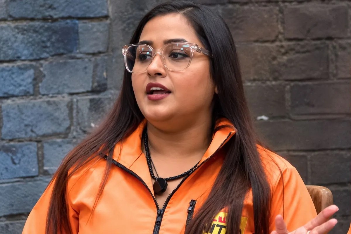 ‘राइज एंड फॉल 2’ में कायरा से भिड़ीं काजल राघवानी, डेटिंग शो पर तंज के बाद जैकेट खोलने का VIDEO वायरल