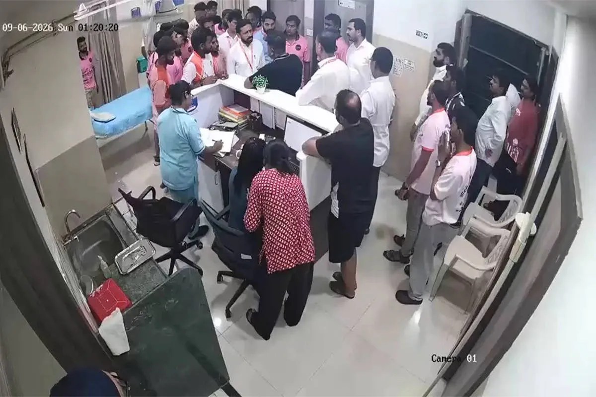 Maharashtra: गोविंदाओं के इलाज-बिल को लेकर विवाद के बाद अस्पताल में हंगामा, शिवसेना नेता राहुल घराट गिरफ्तार