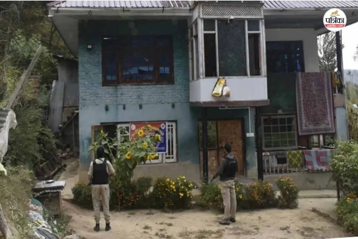 Baramulla Terror Case: बारामूला में आतंकी नेटवर्क पर बड़ा प्रहार, आरोपी के दो मंजिला मकान पर UAPA का शिकंजा