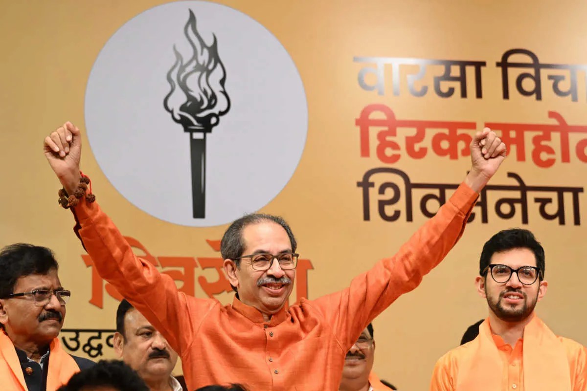 Uddhav Thackeray: ‘धनुष-बाण’ फ्रीज करो, 4 साल से क्यों लटका है फैसला? उद्धव ठाकरे का शिंदे गुट-चुनाव आयोग पर सीधा हमला