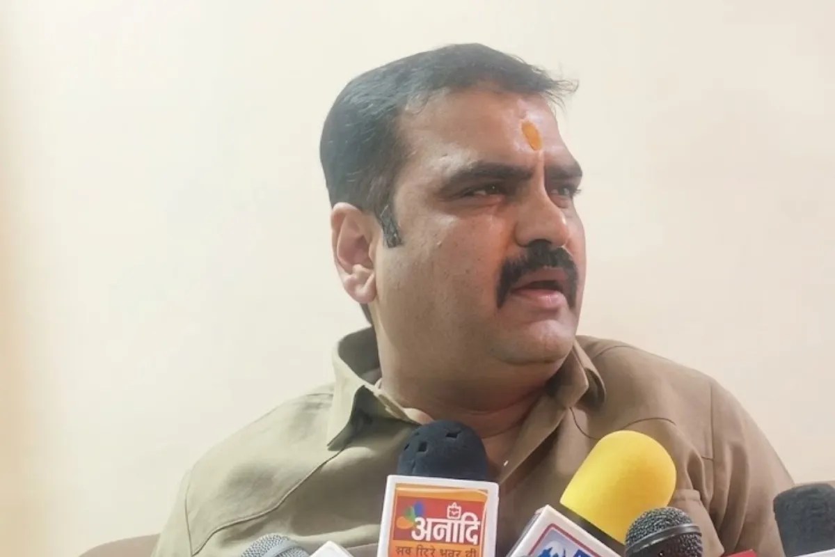 कांग्रेस और समाजवादी पार्टी पर अंकुर राज तिवारी का हमला, बोले- विपक्ष संगठन की कमियां छिपाने के लिए EVM-SIR के मुद्दे उठाता है