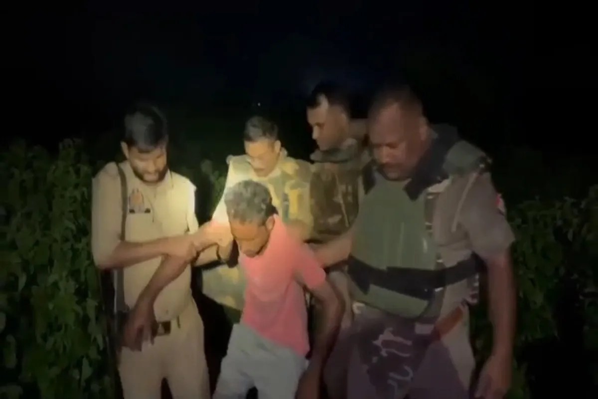 Mirzapur News: शातिर चेन स्नेचर गिरफ्तार, एक के पैर में लगी गोली, दूसरे को पुलिस ने दौड़ाकर पकड़ा