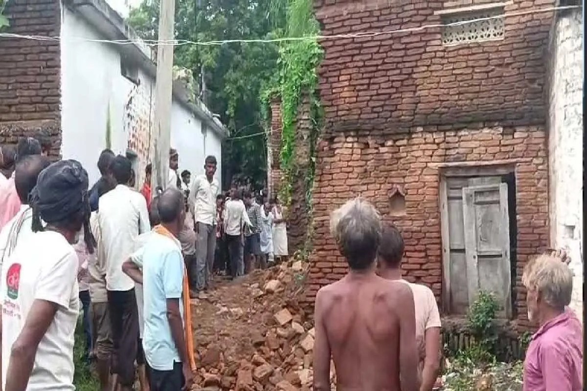 छतरपुर में बारिश के बीच मकान और दीवार गिरने से दो लोगों की मौत, 3 बच्चे घायल