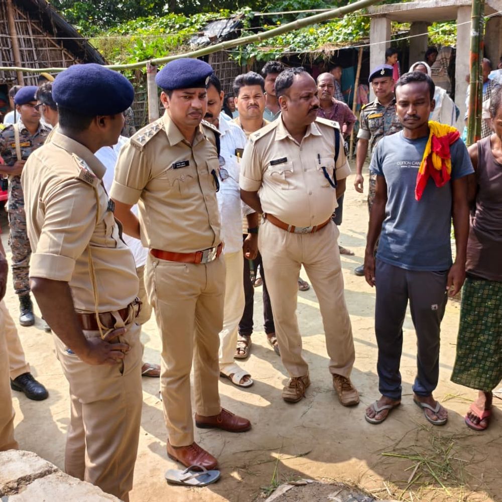 आर्केस्ट्रा देखने गए व्यक्ति का सड़क किनारे मिला शव:शरीर पर जख्म के निशान; बाइक गायब, परिजनों ने जताई हत्या की आशंका