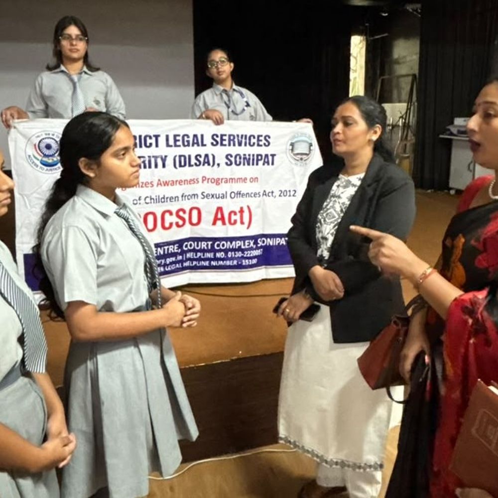 सोनीपत में छात्राओं को दी पॉक्सो एक्ट की जानकारी:जिला विधिक प्राधिकरण ने लगाया जागरूकता कैंप, वक्ता बोलीं- गलत व्यवहार पर चुप न रहे