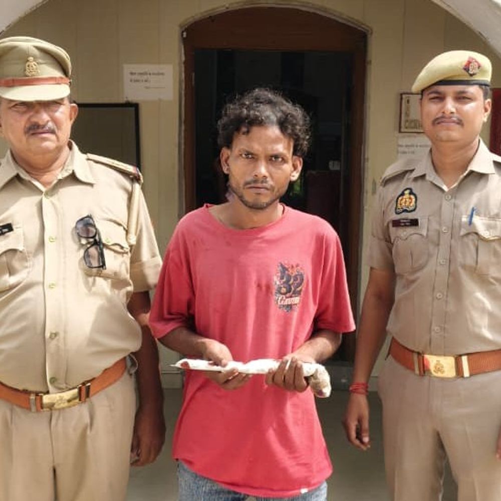 बलिया रेलवे स्टेशन पर रिक्शा खड़ा करने को लेकर विवाद:आरोपी ने चाकू से हमला किया, पुलिस ने गिरफ्तार कर हथियार बरामद किया
