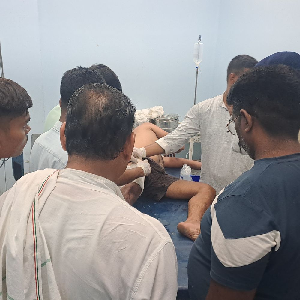 दुकान के सामने बाइक खड़ी करने पर मारा चाकू:गोपालगंज में फल व्यवसायी पर हमला, हालत गंभीर; 4 आरोपी हिरासत में