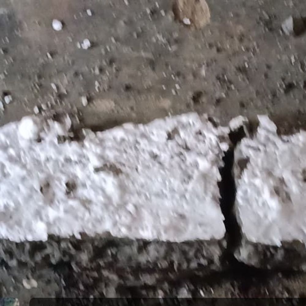 सुल्तानपुर में बारिश में स्कूल की छत का हिस्सा:सरकारी स्कूल का प्लास्टर टूटा, बाल-बाल बचे छात्र