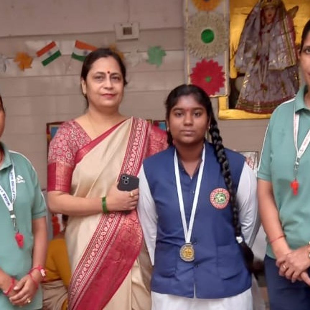 भागवंती विद्यालय की खिलाड़ियों ने खेल जगत में बढ़ाया गौरव:एयर पिस्टल में आरवी ने जीता रजत, कुश्ती में लक्षी का राष्ट्रीय प्रतियोगिता के लिए चयन