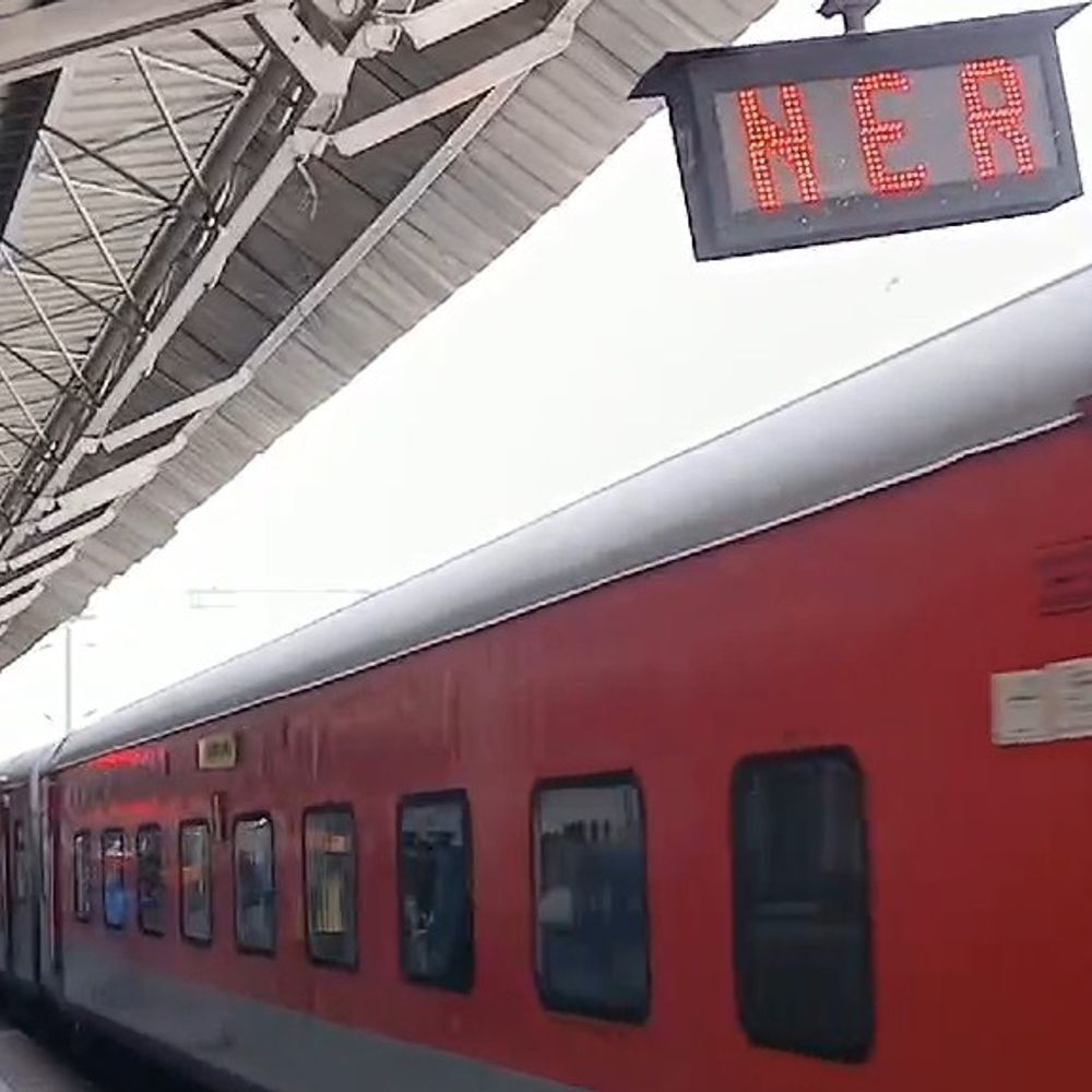 गोरखपुर होकर चलने वाली 4 स्पेशल ट्रेनों का फेरा बढ़ा:फेस्टिवल में मिलेगा राहत, भीमसेन स्टेशन पर 5 ट्रेनों को 2 मिनट का स्टॉपेज