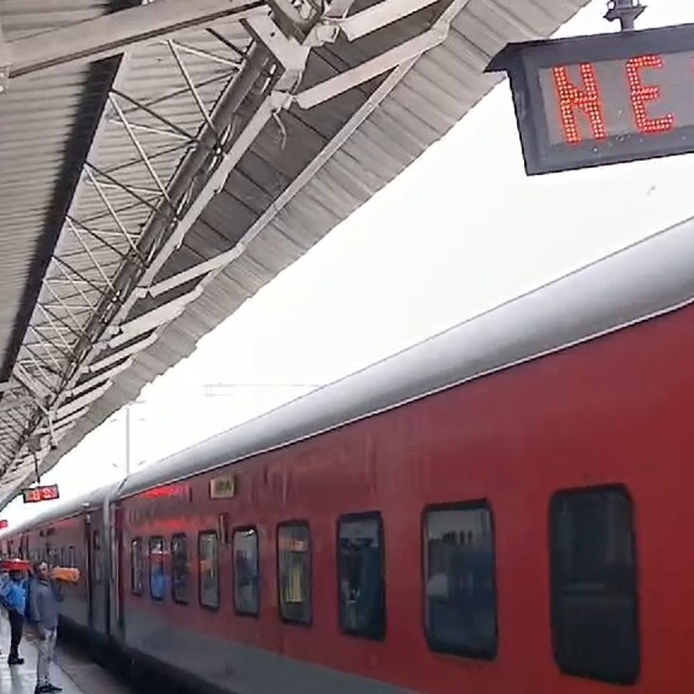 गोरखपुर होकर चलेगी लालकुआं-कोलकाता स्पेशल ट्रेन:स्पेशल ट्रेन के साथ अमृत भारत एक्सप्रेस का भी बदलेगा रूट