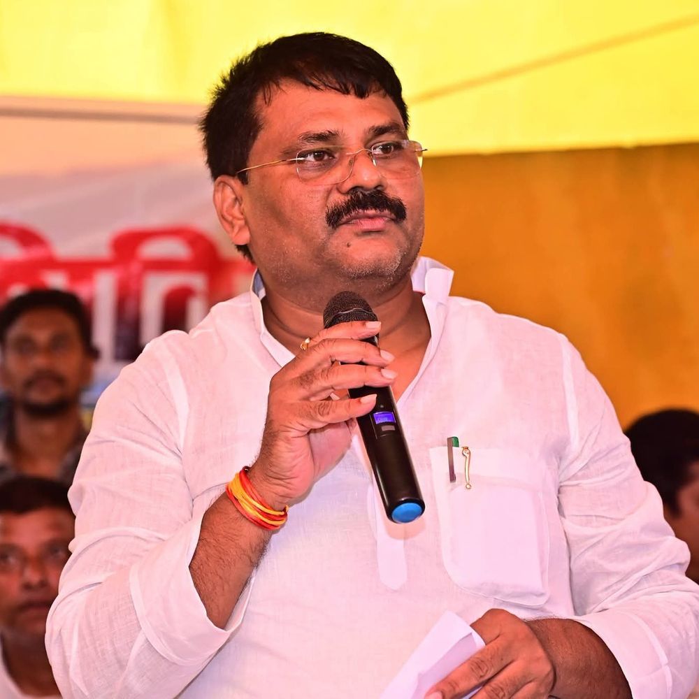 जंदाहा में JDU प्रदेश अध्यक्ष ने सुनी जनता की समस्याएं:लाभार्थियों को मिले राशन, आयुष्मान और जॉब कार्ड