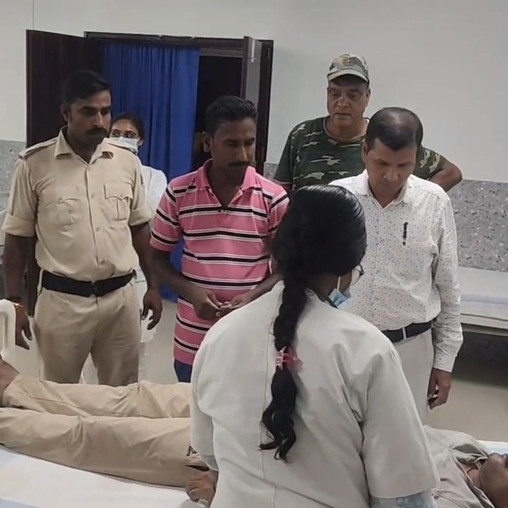 झाझा रेल थाने में पुलिसकर्मियों के दो गुटों में मारपीट:जमुई में महिला होमगार्ड ने पिस्टल तानने का आरोप लगाया, 7 घायल