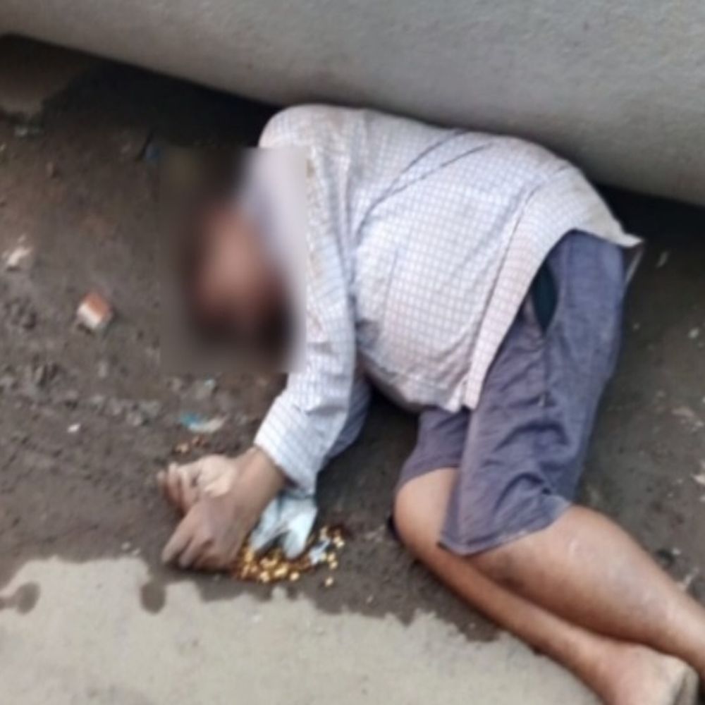 शाहजहांपुर में रोडवेज-अड्डे के पास नेपाली व्यक्ति का शव मिला:जेब से नेपाली नागरिकता कार्ड और 5 हजार रुपए मिले, हाथ के नीचे पड़े थे चने