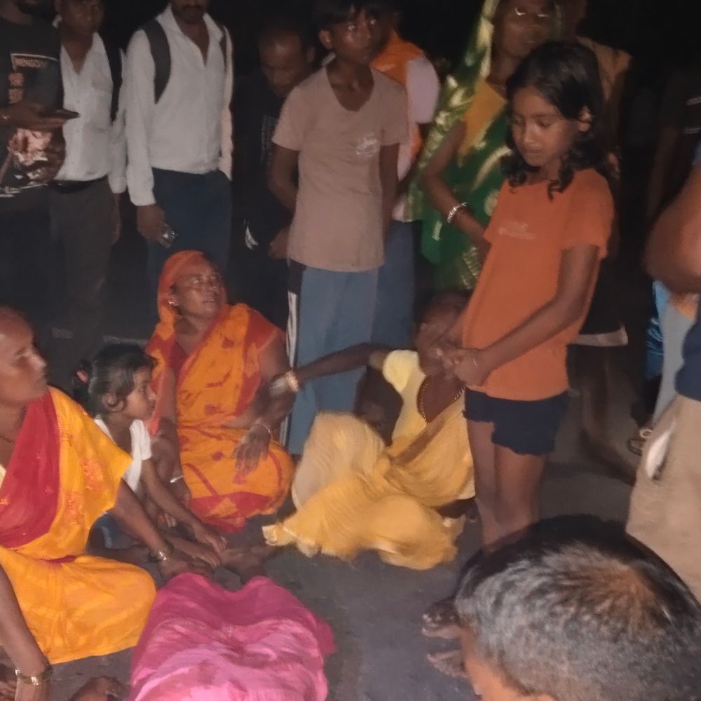 रामगढ़वा में अज्ञात वाहन ने मां-पोते को रौंदा, मौत:बेटे को खाना देने जा रहे थे, दोनों की मौके पर गई जान