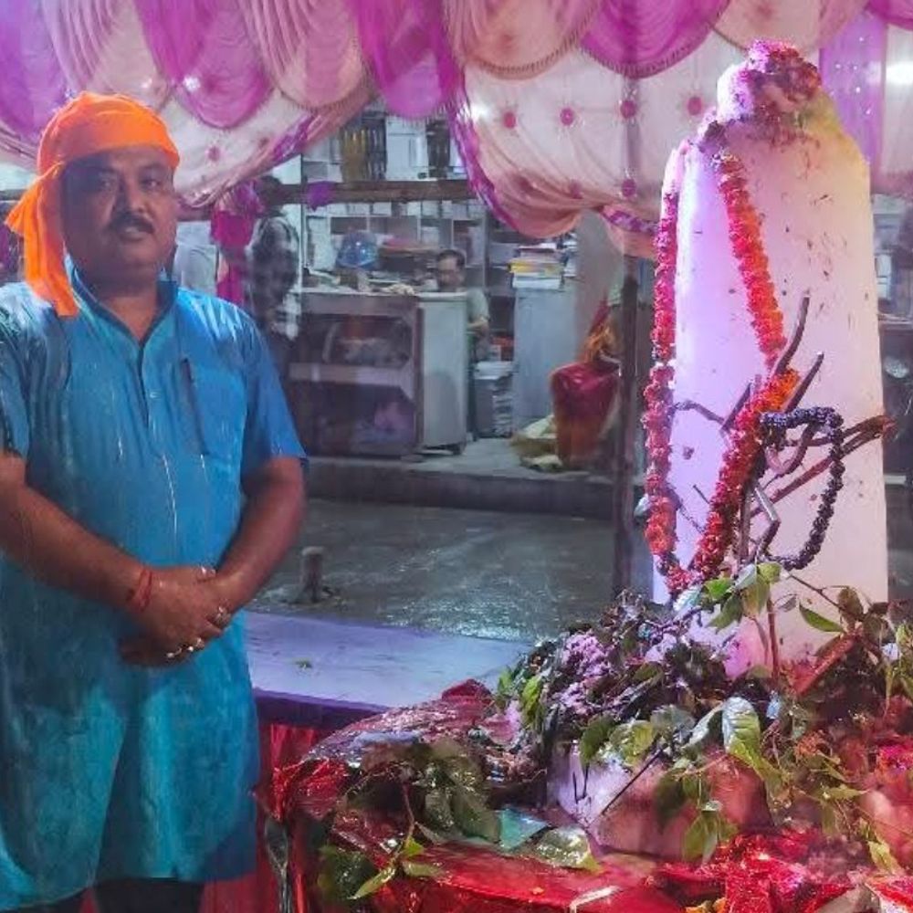 बागमती से जल लेकर बाबा सोमेश्वरनाथ धाम चले हजारों कांवरिया:75-80 किमी की यात्रा पर निकले श्रद्धालुओं के लिए लगे सेवा शिविर, सुरक्षा के लिए प्रशासन तैनात