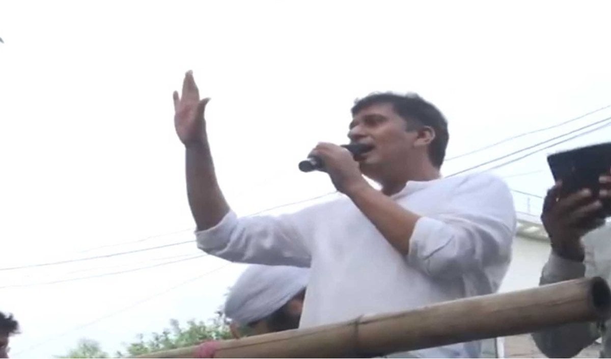 Saurabh Bharadwaj पहुंचे Vikaspuri थाना, मंत्री Parvesh Sahib Singh पर केस दर्ज करने की मांग