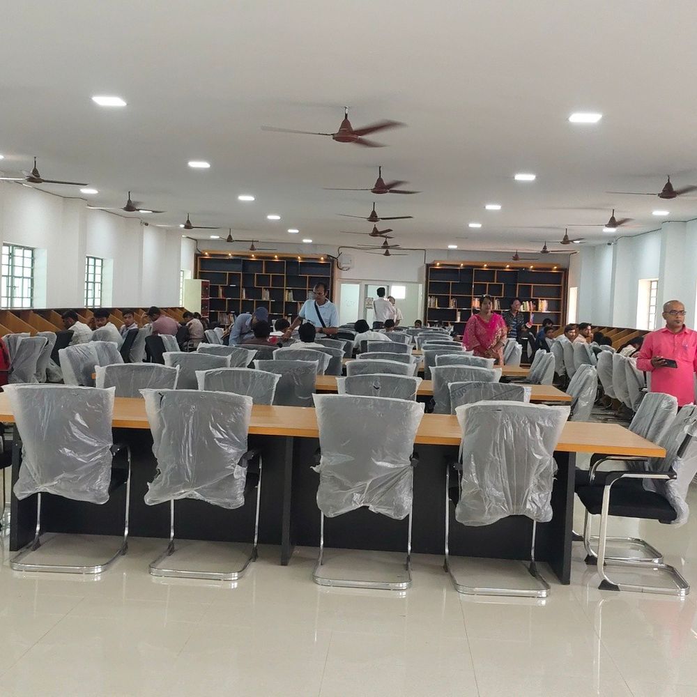 पूर्णिया में खंडहर इमारत बनी अत्याधुनिक लाइब्रेरी:स्टूडेंट्स के लिए निशुल्क सुविधा; जिले में कायाकल्प अभियान के तहत 1000 संपत्तियों का होगा जीर्णोद्धार