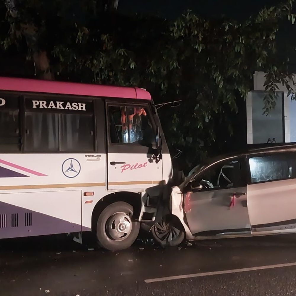 रजरप्पा में आर्टिगा-बस की टक्कर,1 मरा, 3 घायल:पहले ब्रेकडाउन पिकअप से टकराई कार, फिर बस से भिड़ी; पटना के प्रसेनजीत की मौत