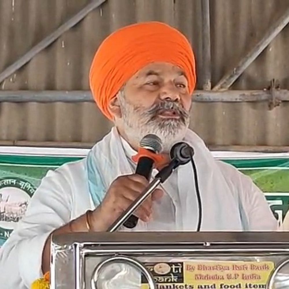 चुनाव आयोग कर रहा बेईमानी, चुन-चुनकर वोट काट रहे:महोबा में टिकैत बोले- बुंदेलखंड को ऑर्गेनिक स्टेट बनाओ, डेढ़ हजार से ज्यादा किसानों की महापंचायत