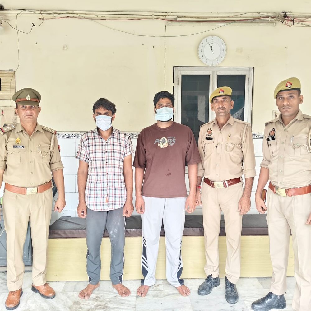 नौकरी का झांसा देकर किशोरी से दुष्कर्म, 2 आरोपी गिरफ्तार:हापुड़ में होटल ले जाकर रेप किया, अन्य की तलाश जारी