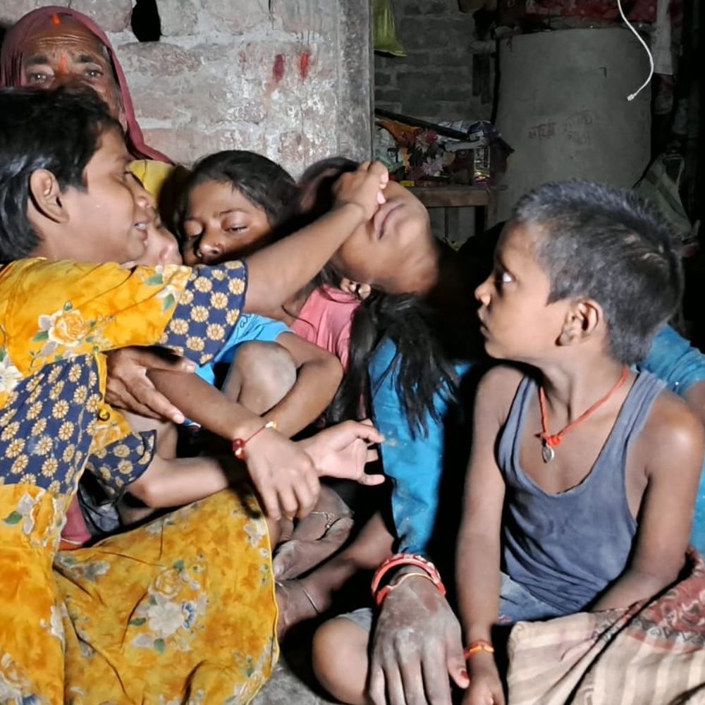 सहरसा में नाव पलटी, महिला की मौत, किशोरी लापता:12-15 लोग थे सवार, बाकी तैरकर बाहर निकले; पुलिस मौके पर पहुंची