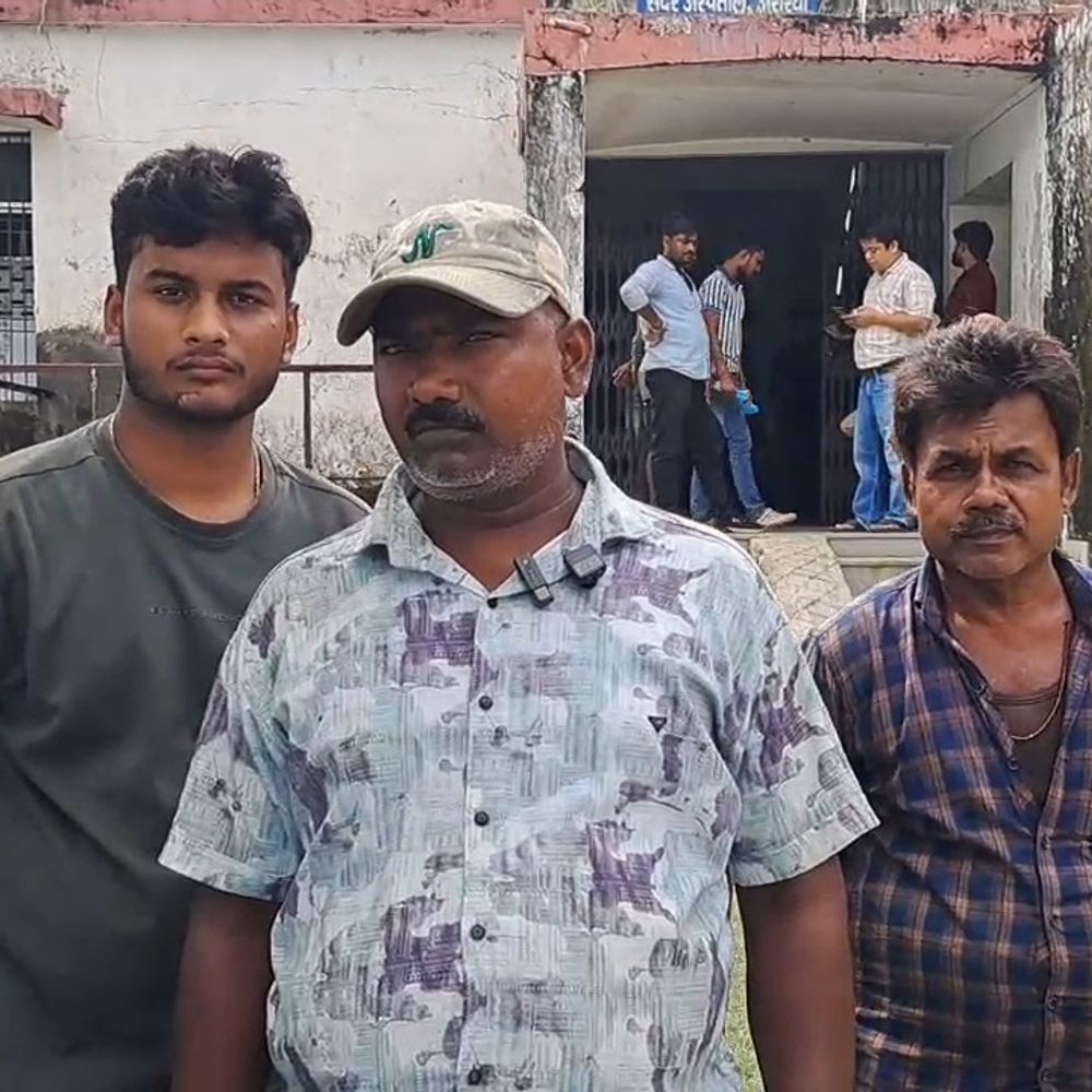 अररिया में वाहन ने बाइक को मारी टक्कर,2 की मौत:मृतकों में 12 साल का बच्चा भी, पार्टी से लौटते समय हादसा; चालक फरार