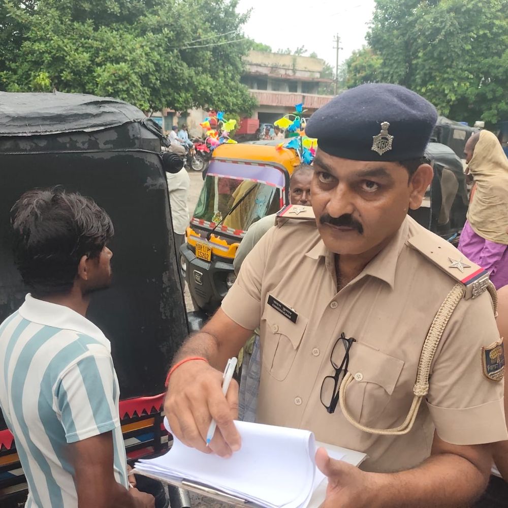 बकरी को बचाने में बाइक अनियंत्रित, दो युवकों की मौत:अररिया के रानीगंज-फारबिसगंज मार्ग पर डुमरिया पुल के पास हादसा