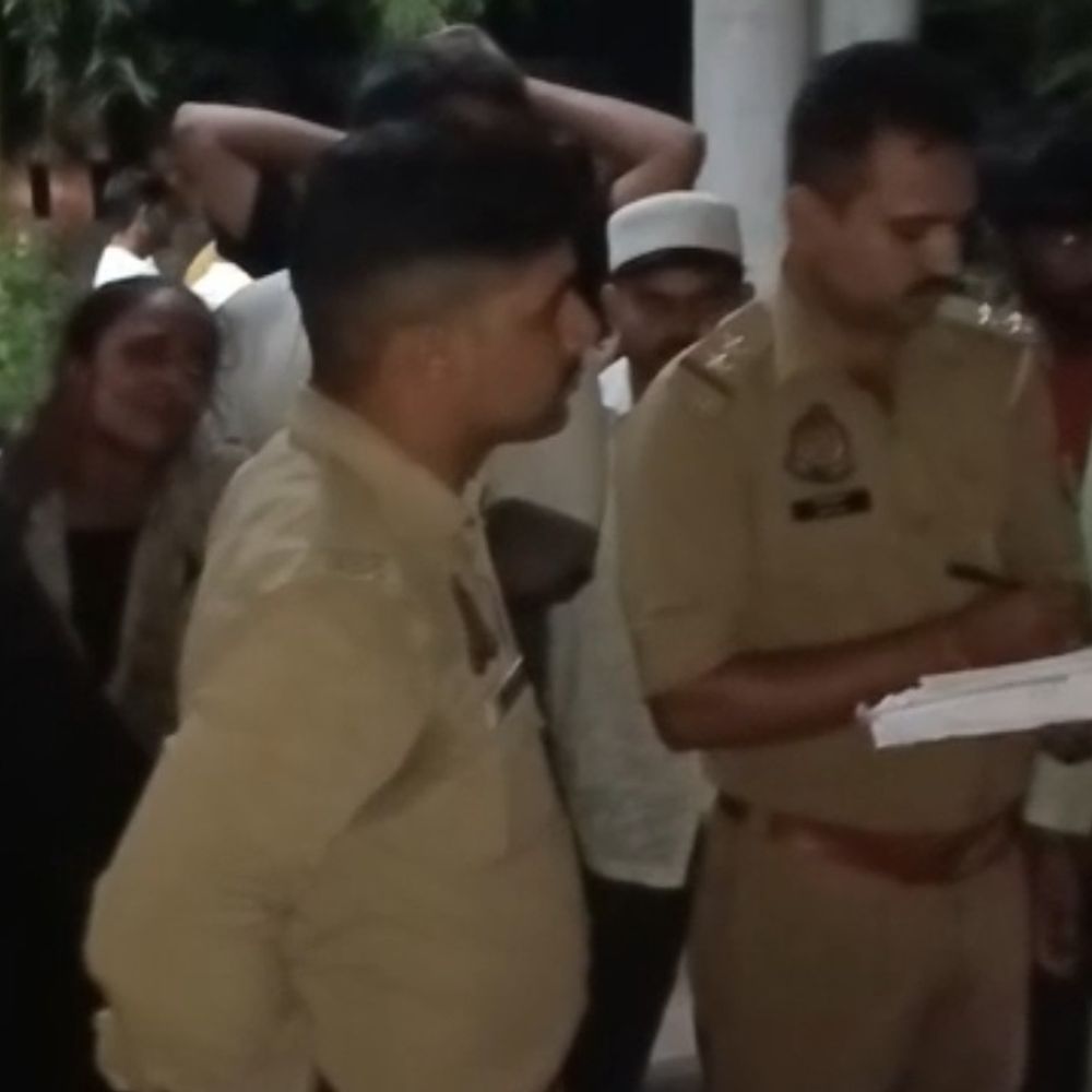 शटरिंग खुलवाते समय सिर पर गिरा लोहे का गाटर:ठेकेदार की मौत, 6 बेटियों के सिर से उठा पिता का साया