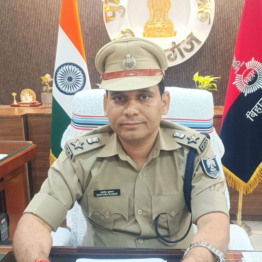 किशनगंज में मनचलों पर पुलिस की सख्ती:स्कूलों के आसपास बढ़ेगी निगरानी, छात्राओं को परेशान करने वाले पर होगी कार्रवाई