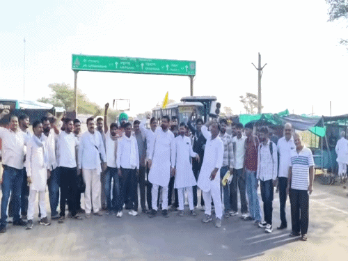 सिंचाई पानी की मांग को लेकर किसानों का चक्काजाम:समर्थन में खाजूवाला बाजार और अनाज मंडी बंद; RAC तैनात