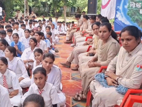 ओजोन दिवस पर विद्यार्थियों ने निकाली जागरूकता रैली:चित्रकला प्रतियोगिता और पौधारोपण हुआ, पर्यावरण बचाने का दिया संदेश