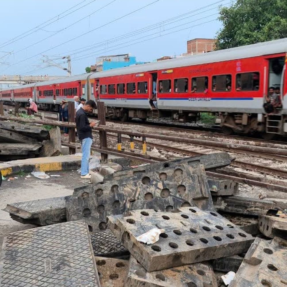 त​ीन माह बाद खुलने की राह पर इटाढ़ी रेलवे गुमटी